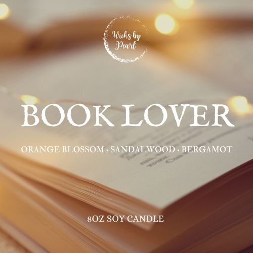Candle name: Book lover. Candle scent: range blossom, sandalwood, bergamot